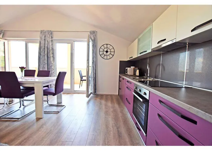 In Starigrad-paklenica 34822