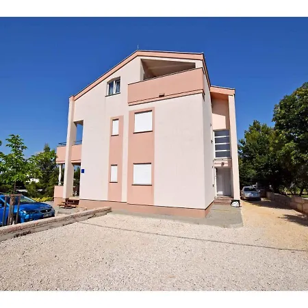 In Starigrad-paklenica 34822