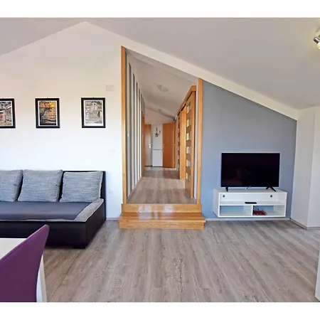 In Starigrad-paklenica 34822