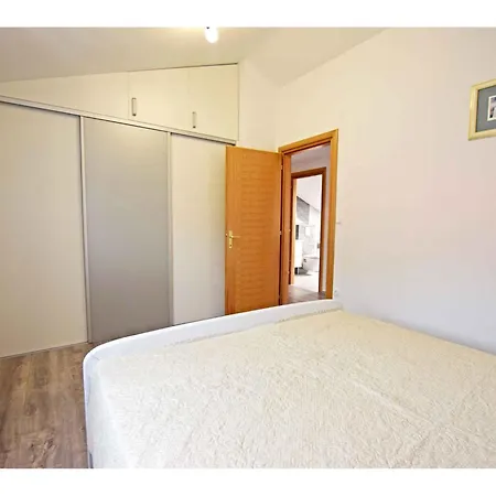 In Starigrad-paklenica 34822 Apartment