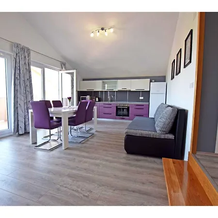 In Starigrad-paklenica 34822