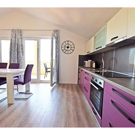 In Starigrad-paklenica 34822