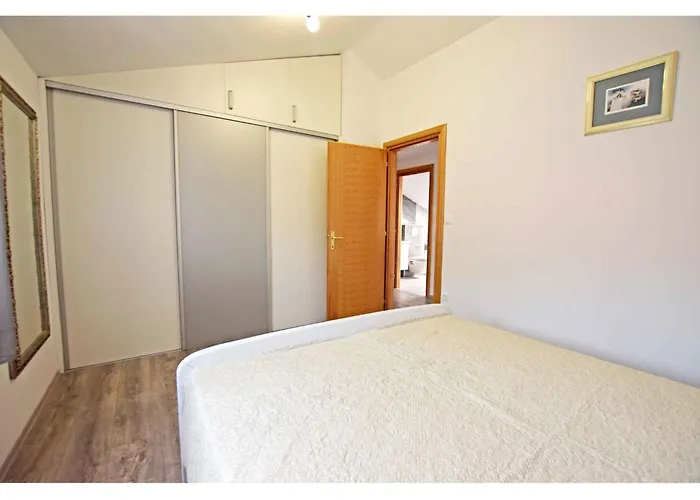 In Starigrad-paklenica 34822 Apartman