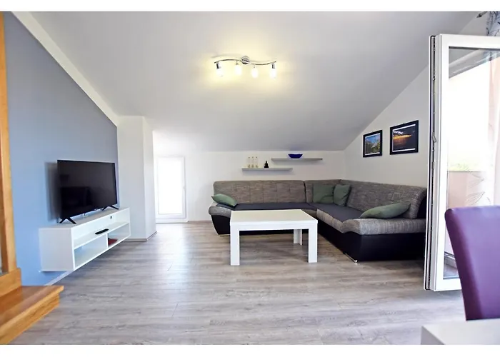 In Starigrad-paklenica 34822